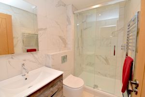 En-suite shower room- click for photo gallery